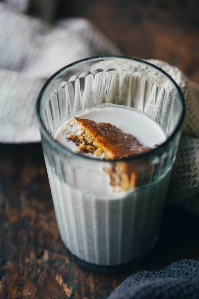 imagen de una porción de mega cookie lista para comer