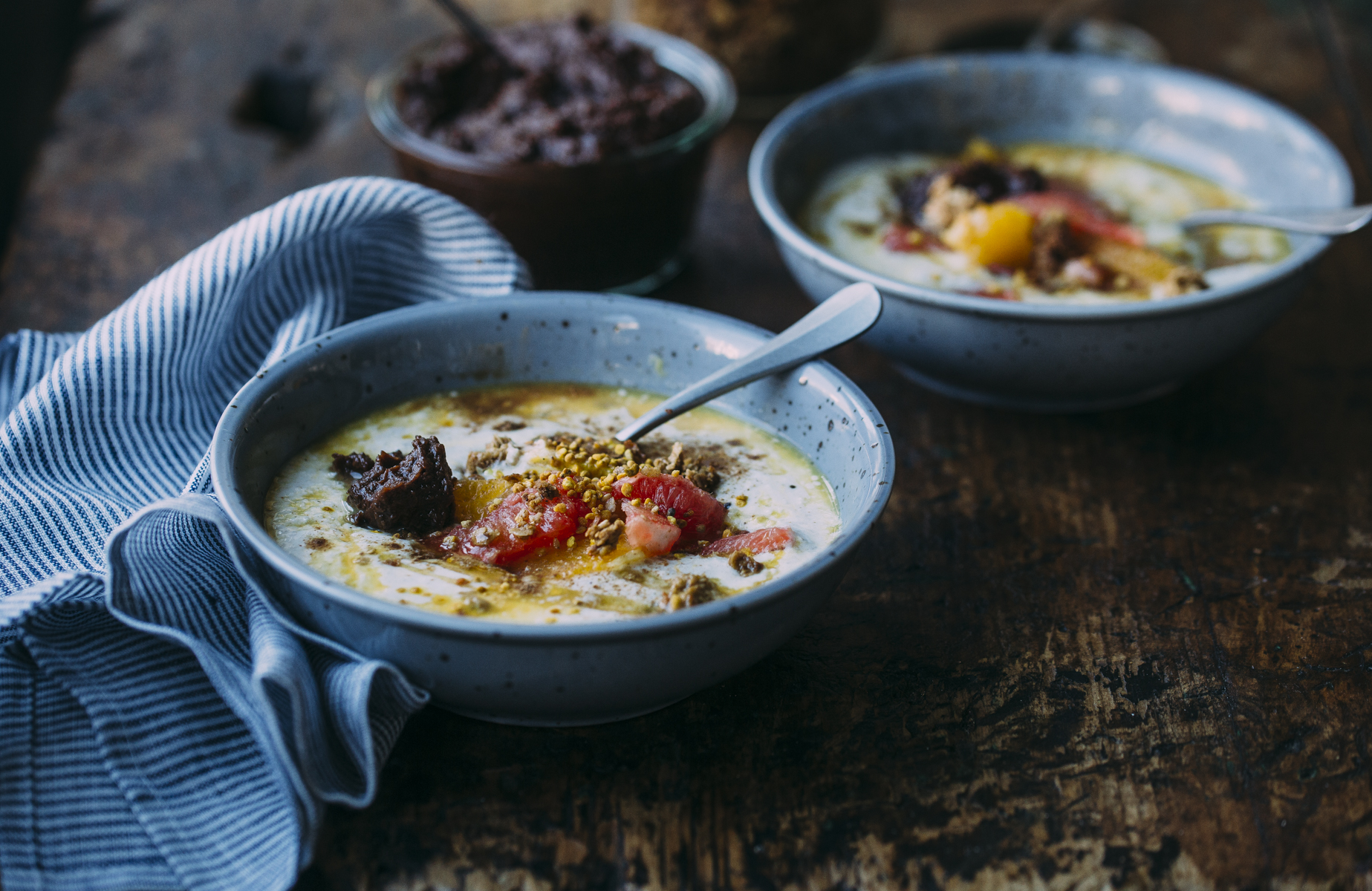 Bircher de naranja y kefir con cítricos, polen y ganache vegana de chocolate