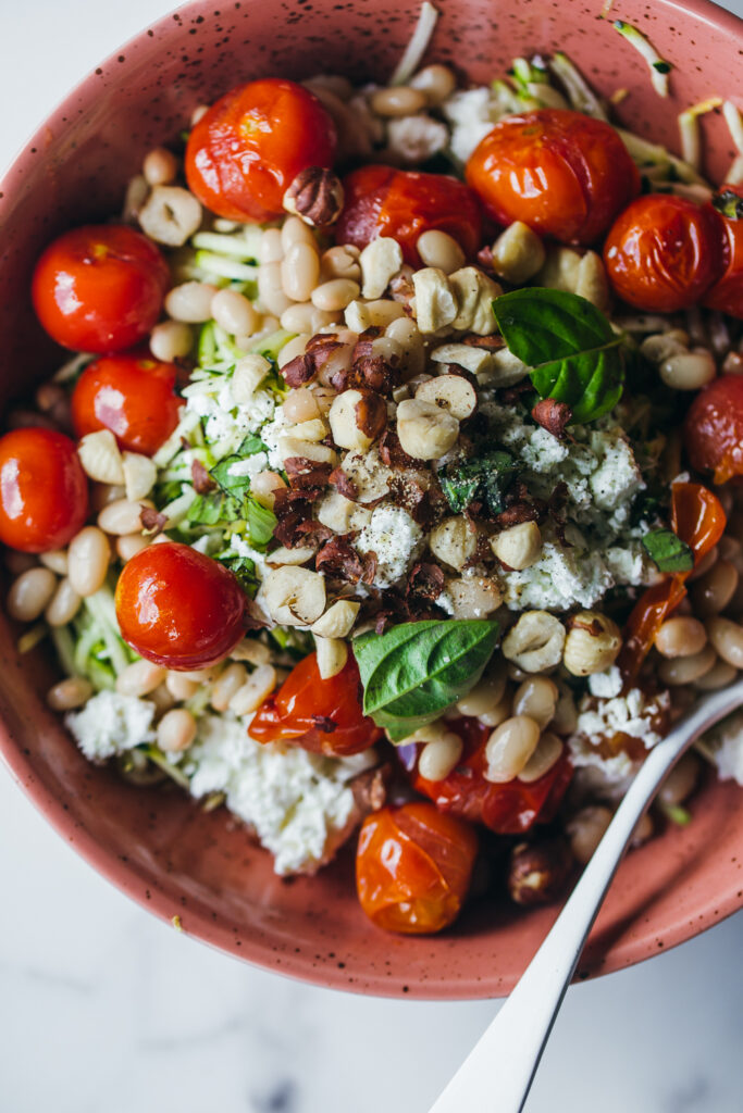 Calabacín rallado con tomates Cherry y feta – FUNDACIÓN DIETA MEDITERRANEA